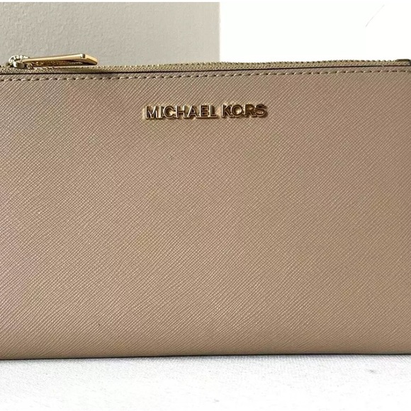*NWT*AUTHENTIC*Michael Kors Saffiano Leather Jet Set Double Zip Wristlet CAMEL - Picture 3 of 7